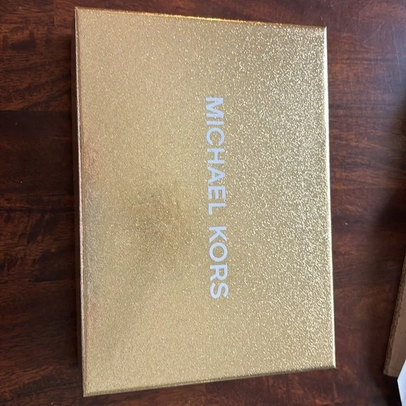 Michael Kors adjustable belt bag - Picture 6 of 6